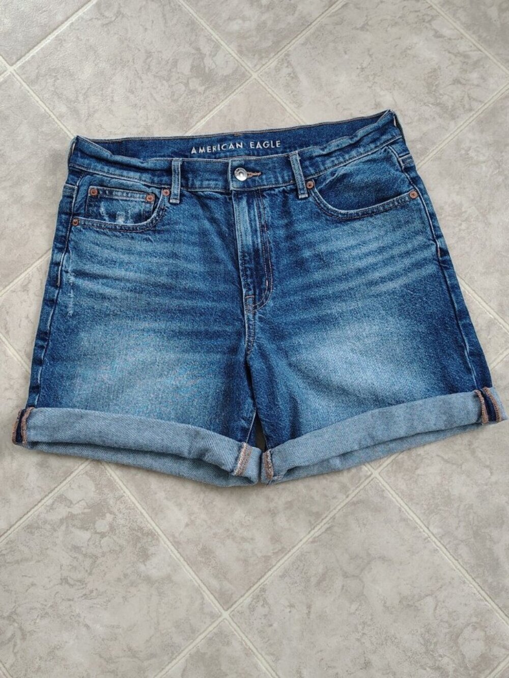 AEO Relaxed Denim Shorts, size 8